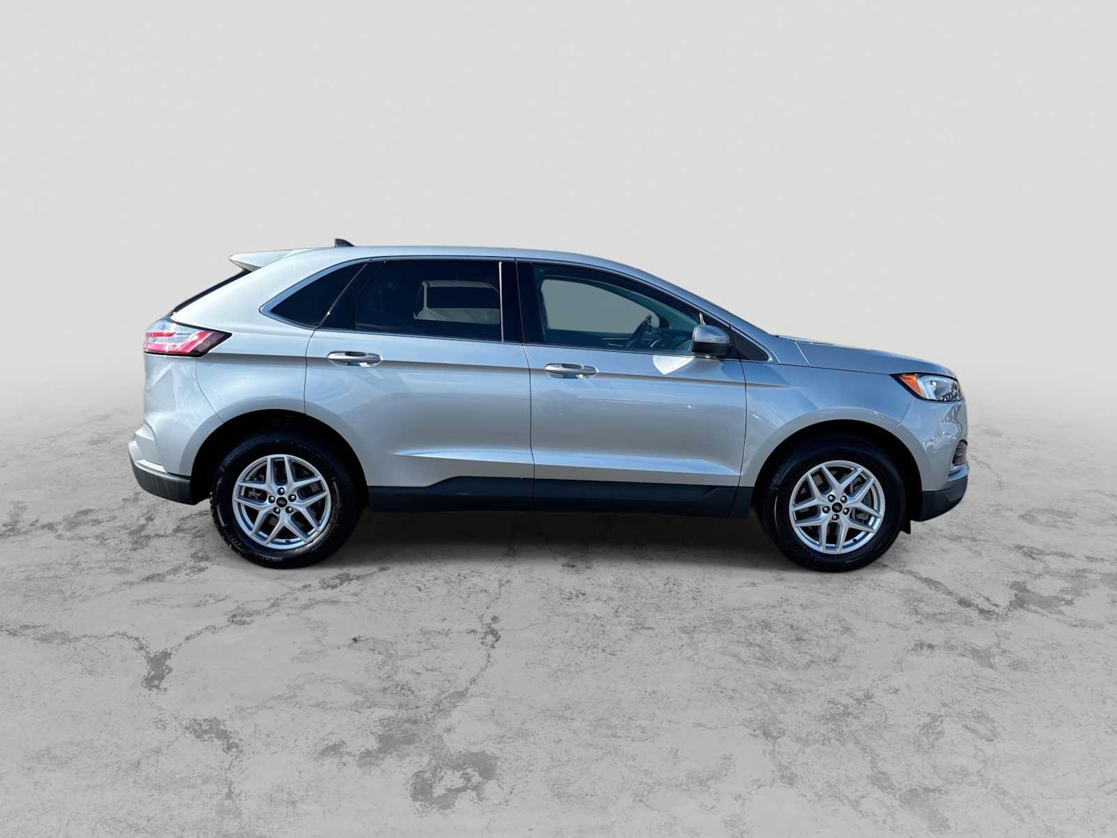 Used 2023 Ford Edge SEL AWD/4WD image 9