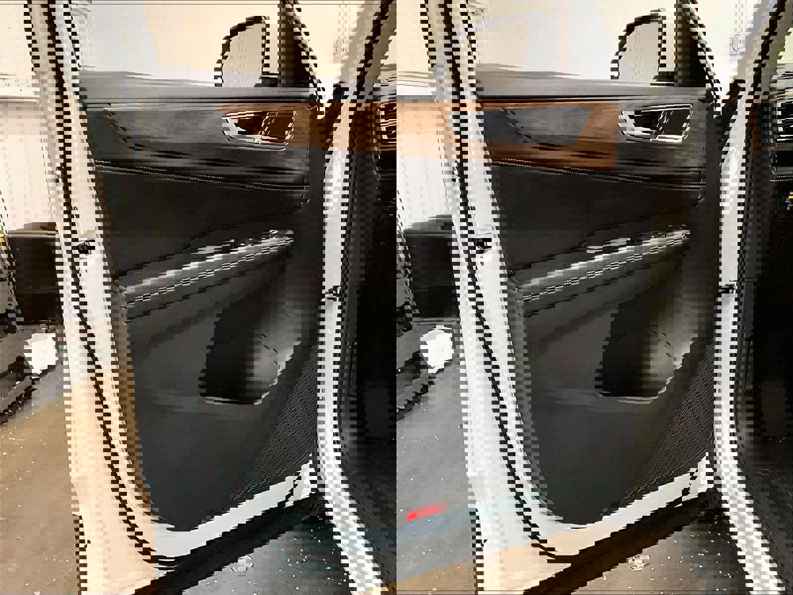 Used 2024 Volkswagen Atlas SE image 25