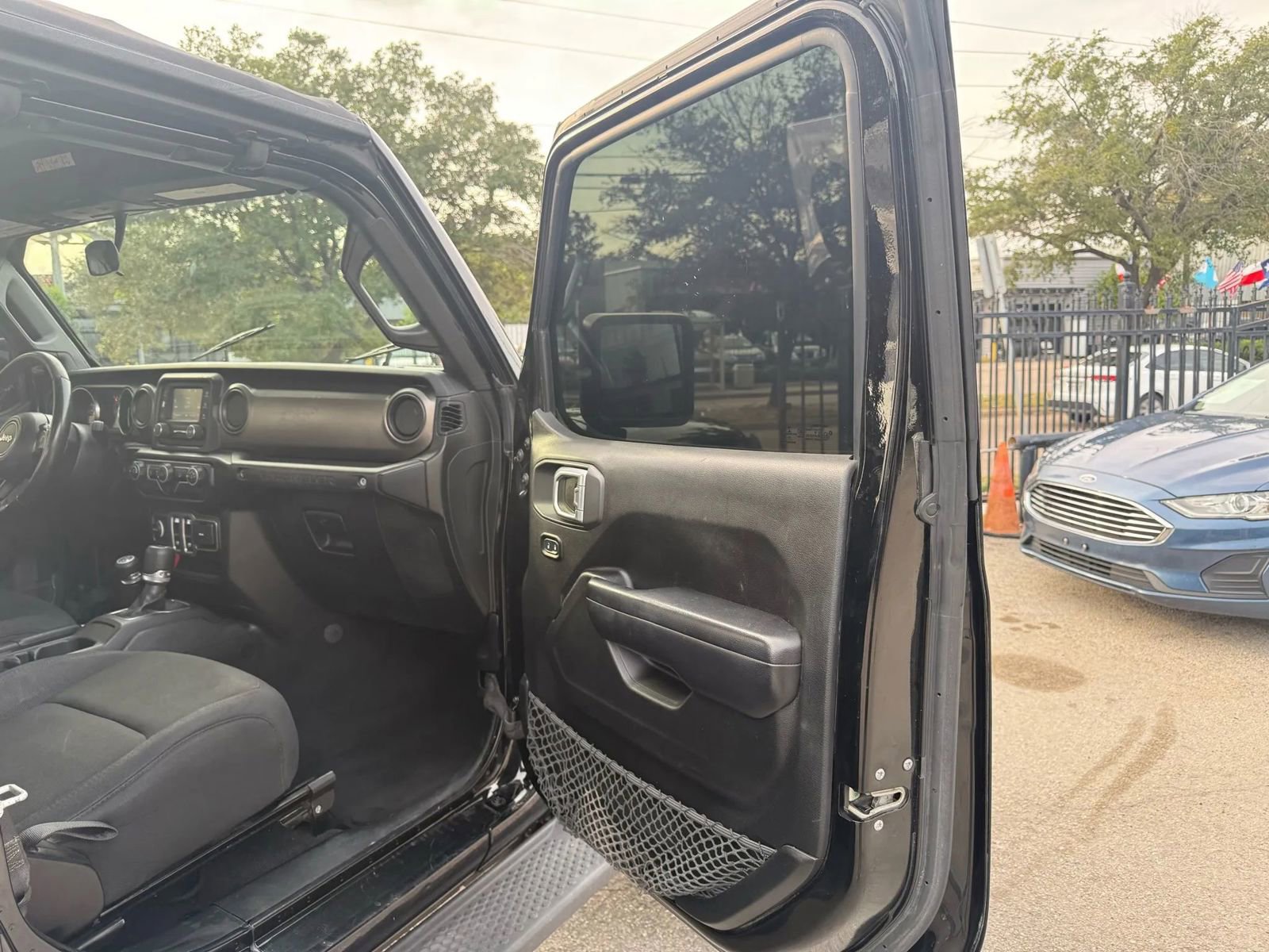 Used 2019 Jeep Wrangler Sport image 12