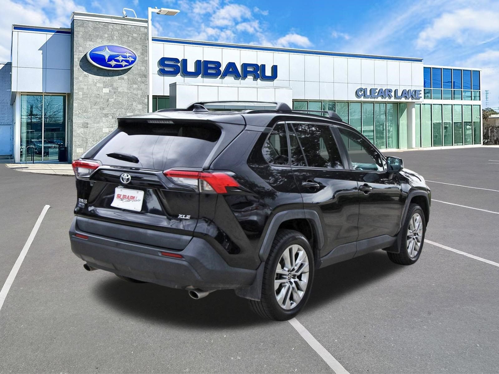 Used 2021 Toyota RAV4 XLE Premium FWD image 6