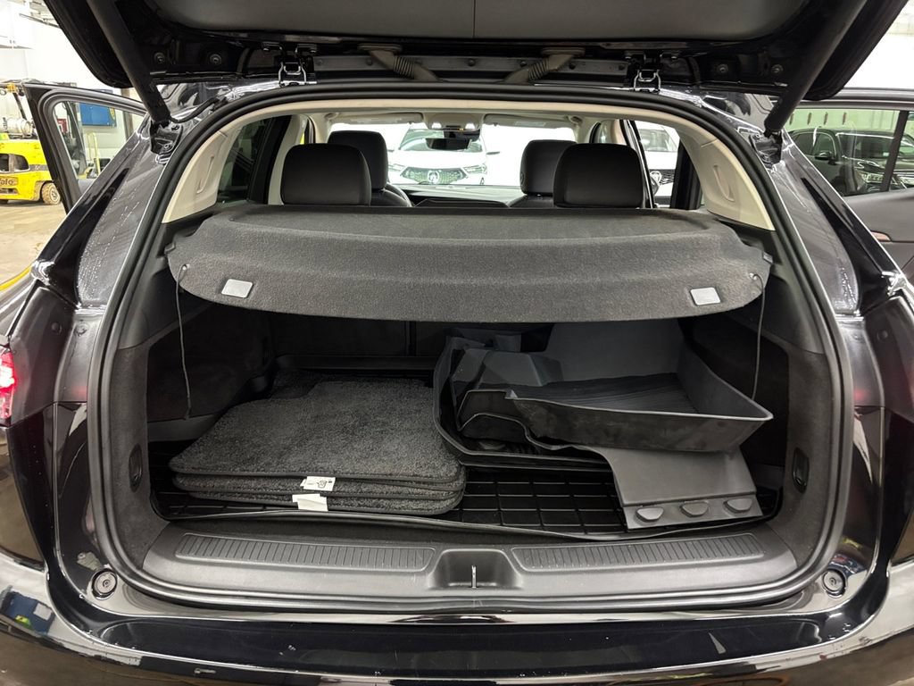 Used 2022 Buick Envision Avenir w/ Technology Package II FWD image 16