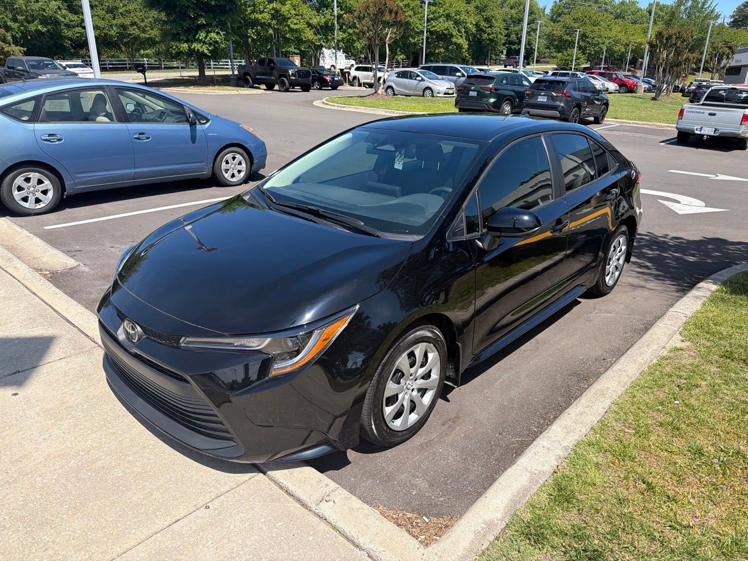 Used 2025 Toyota Corolla LE FWD image 7
