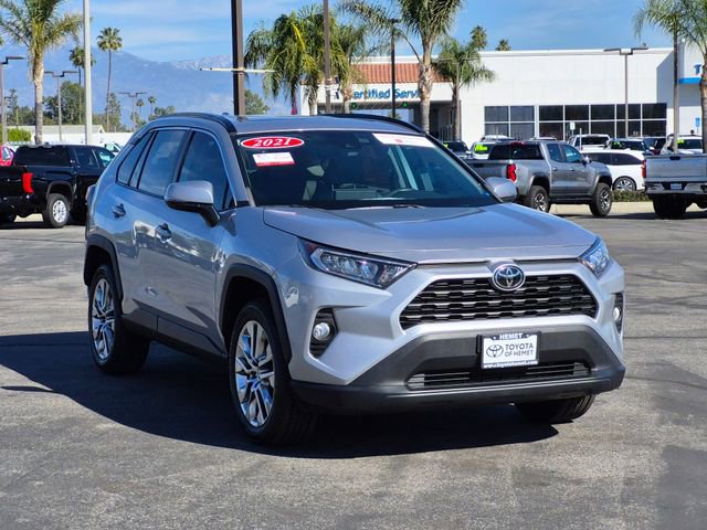 Used 2021 Toyota RAV4 XLE Premium image 3