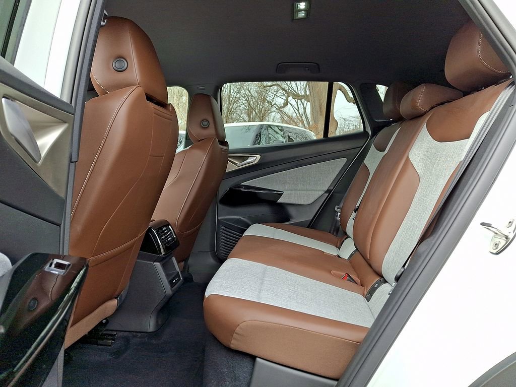 Certified 2025 Volkswagen ID.4 Pro image 10