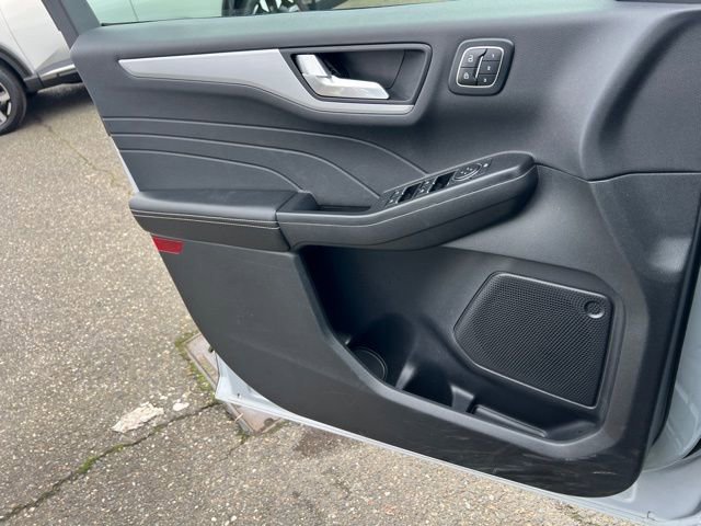 Used 2025 Ford Escape Platinum image 18