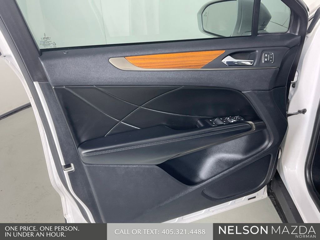 Used 2019 Lincoln MKC Select w/ Select Plus Package FWD image 16