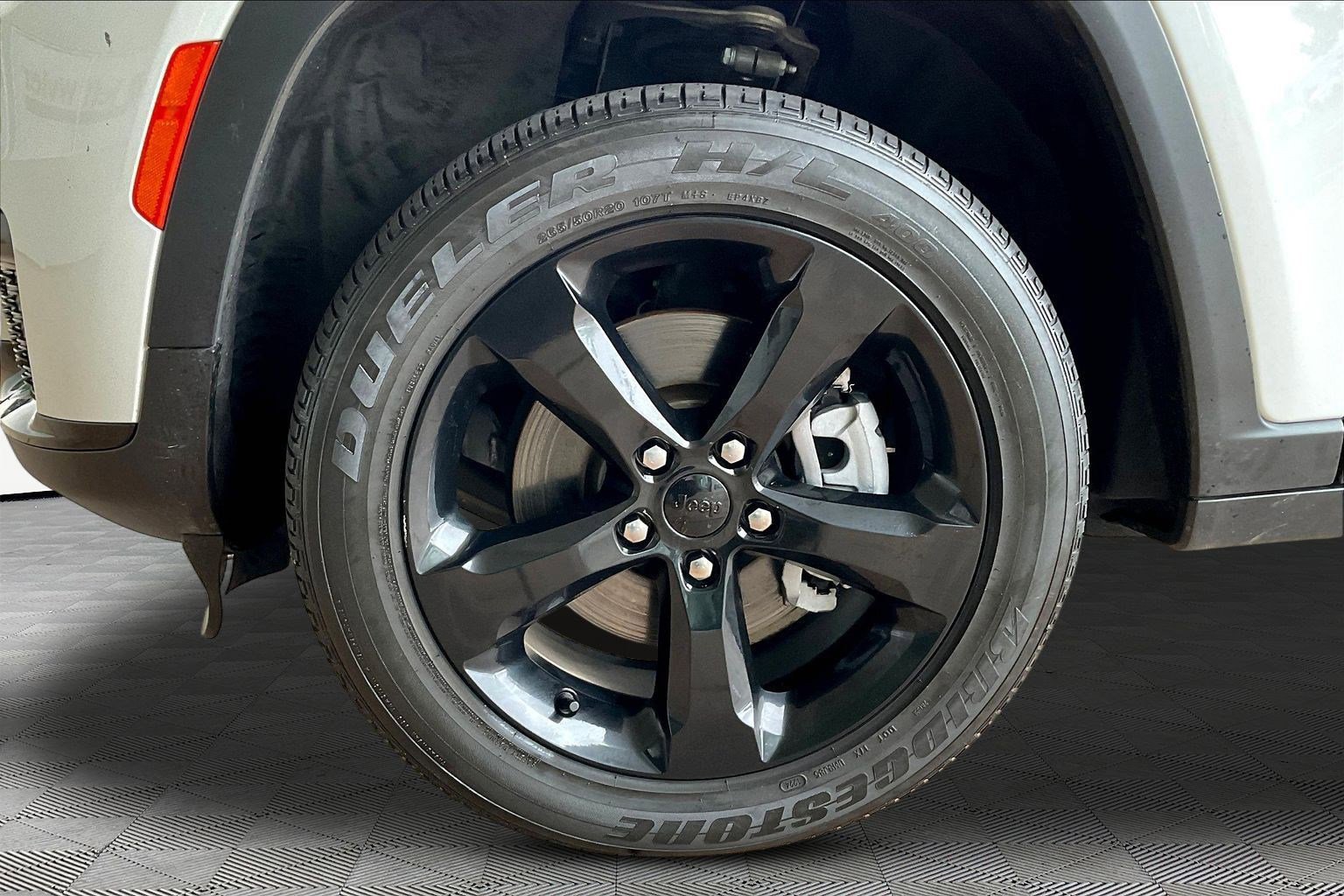 Used 2023 Jeep Grand Cherokee L Laredo AWD/4WD image 32