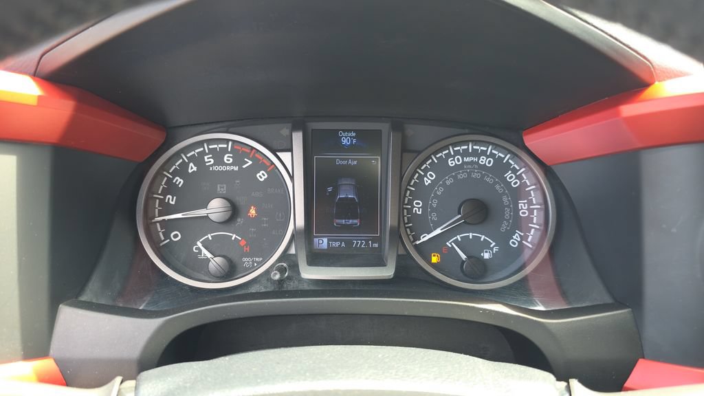 Used 2020 Toyota Tacoma TRD Sport w/ TRD Premium Sport Package AWD/4WD image 15