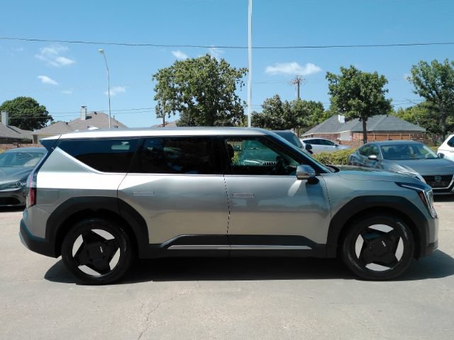 Used 2024 Kia EV9 Light Long Range RWD image 5