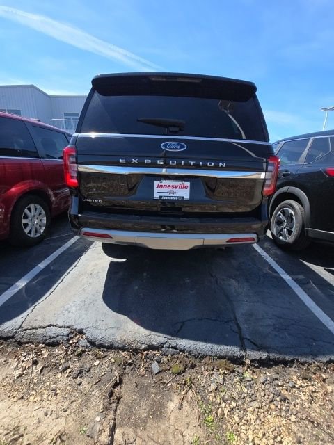 Used 2023 Ford Expedition Limited image 4