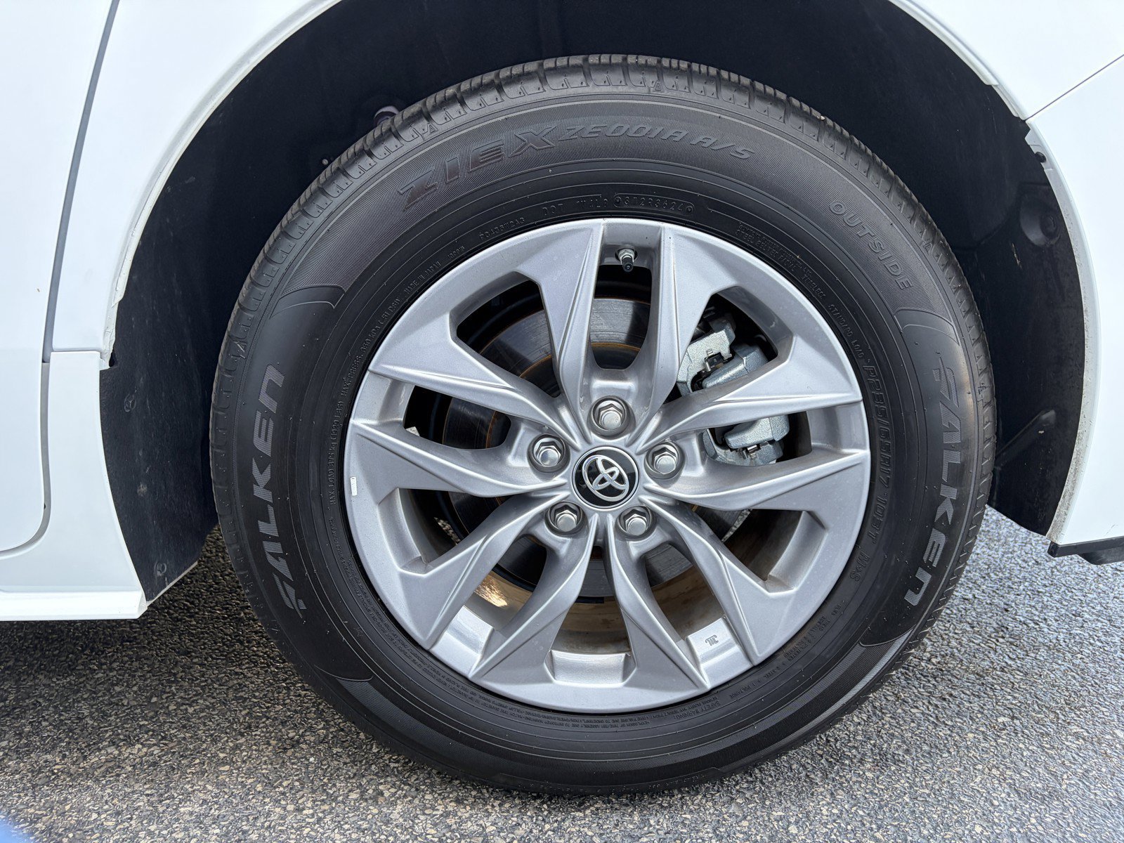 New 2025 Toyota Sienna LE w/ LE Plus Package AWD/4WD image 34