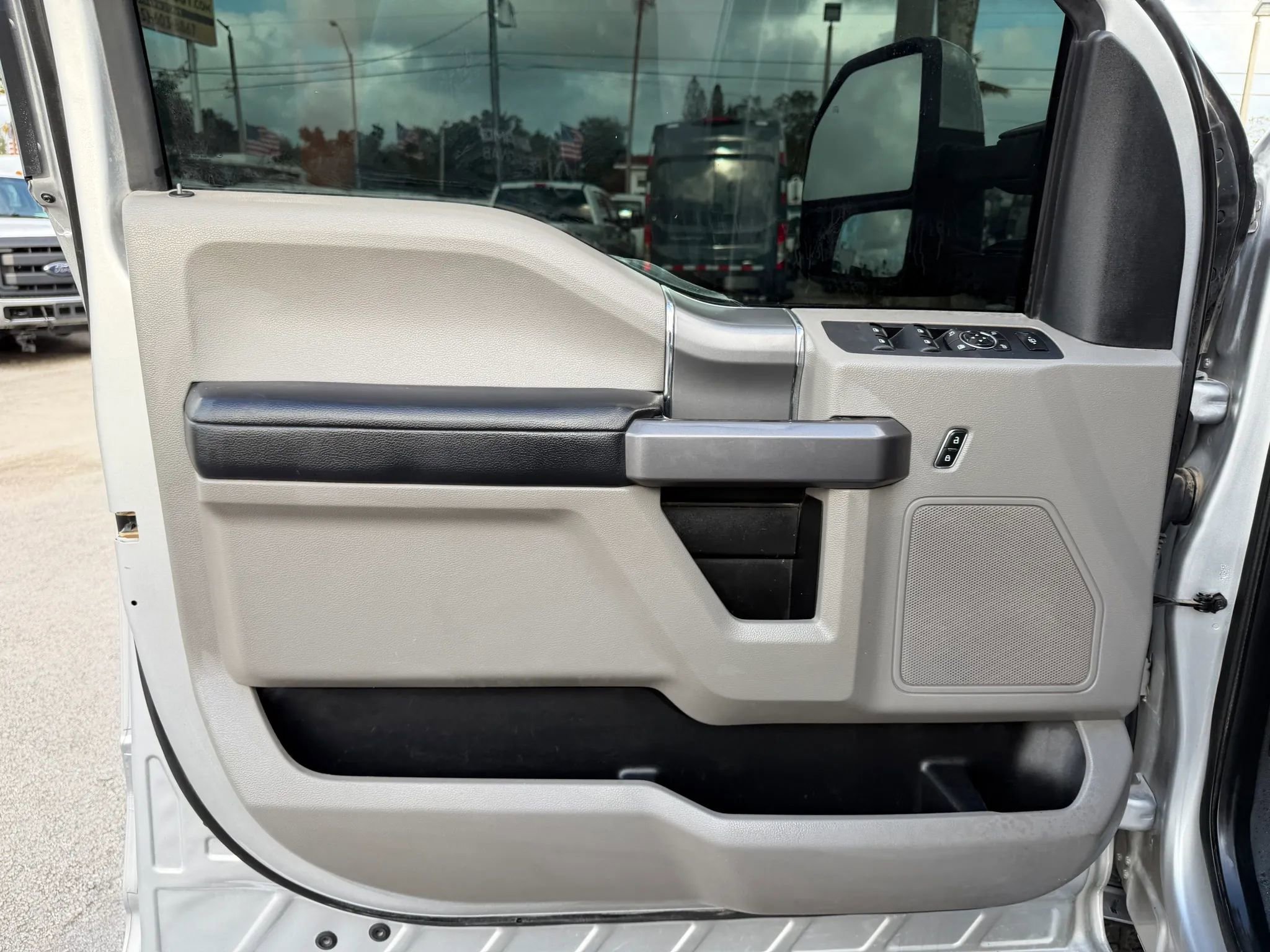Used 2018 Ford F250 XLT w/ XLT Premium Package image 9