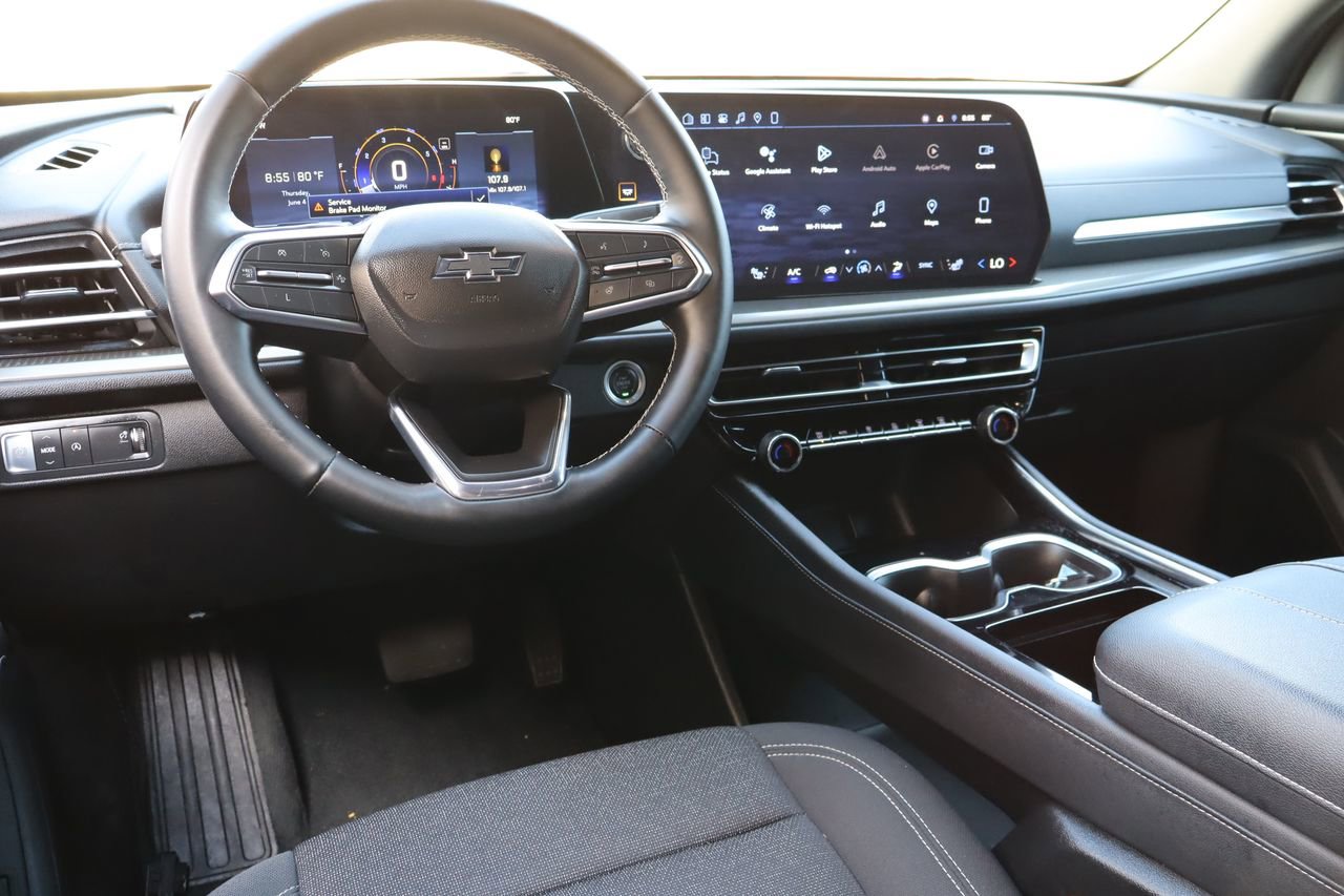 Used 2024 Chevrolet Traverse LS w/ Midnight/Sport Edition FWD image 4