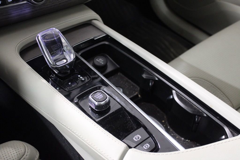 Used 2024 Volvo XC90 B6 Ultimate w/ Lounge Package image 35