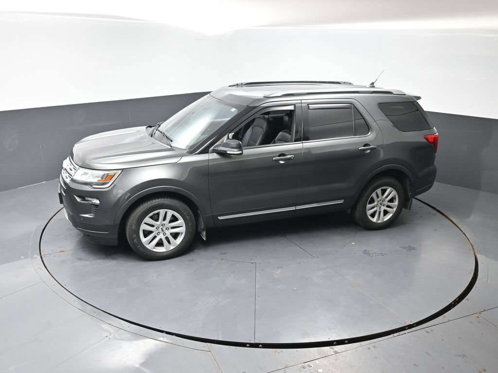 Used 2018 Ford Explorer XLT w/ Equipment Group 202A AWD/4WD image 17
