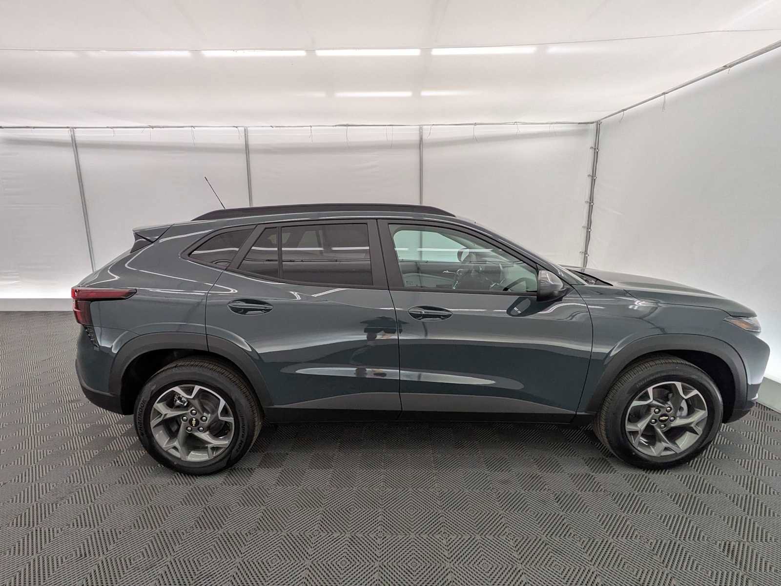 New 2026 Chevrolet Trax LT w/ Driver Confidence Package FWD image 7