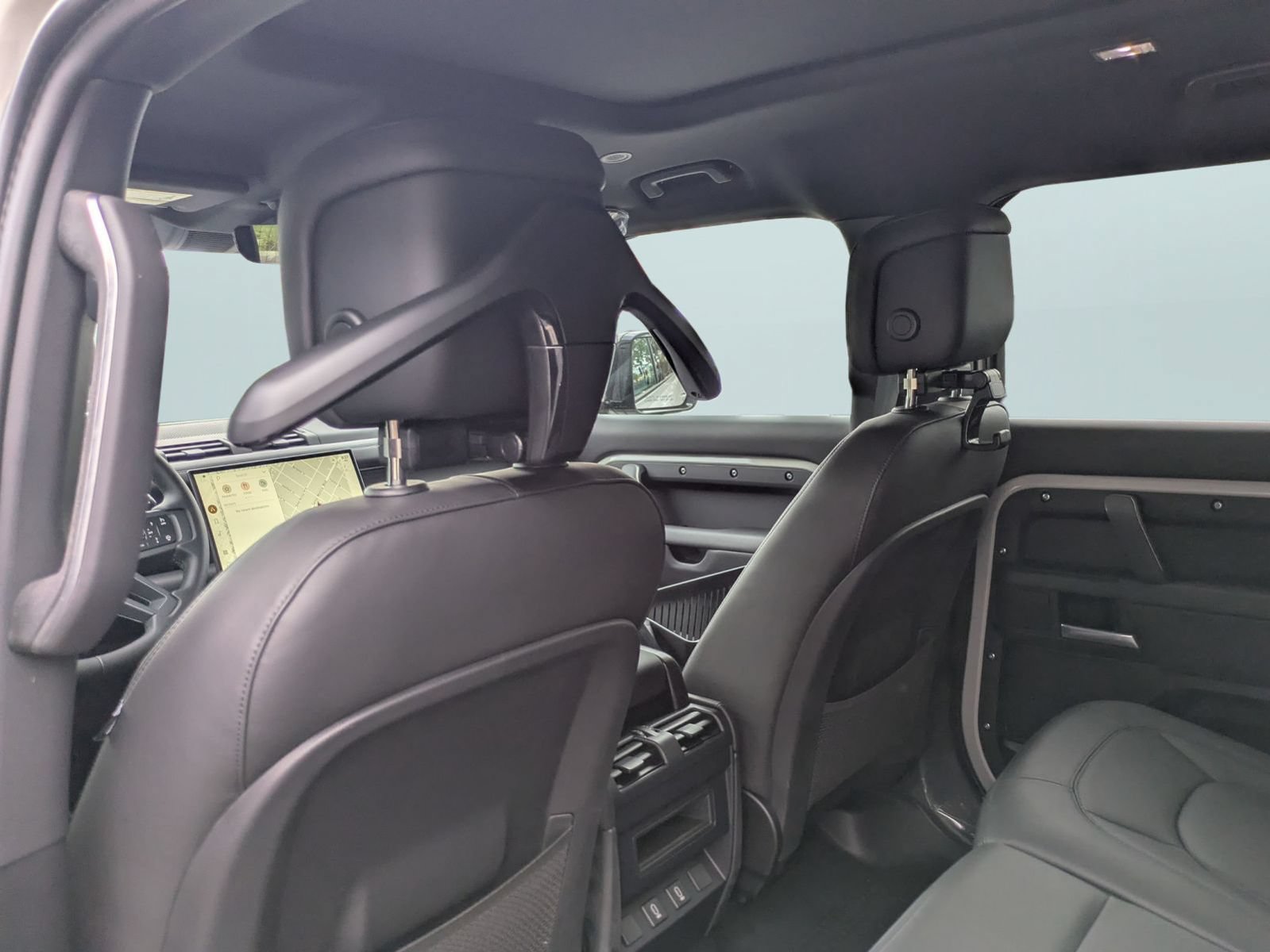 New 2026 Land Rover Defender 110 X-Dynamic SE AWD/4WD image 29