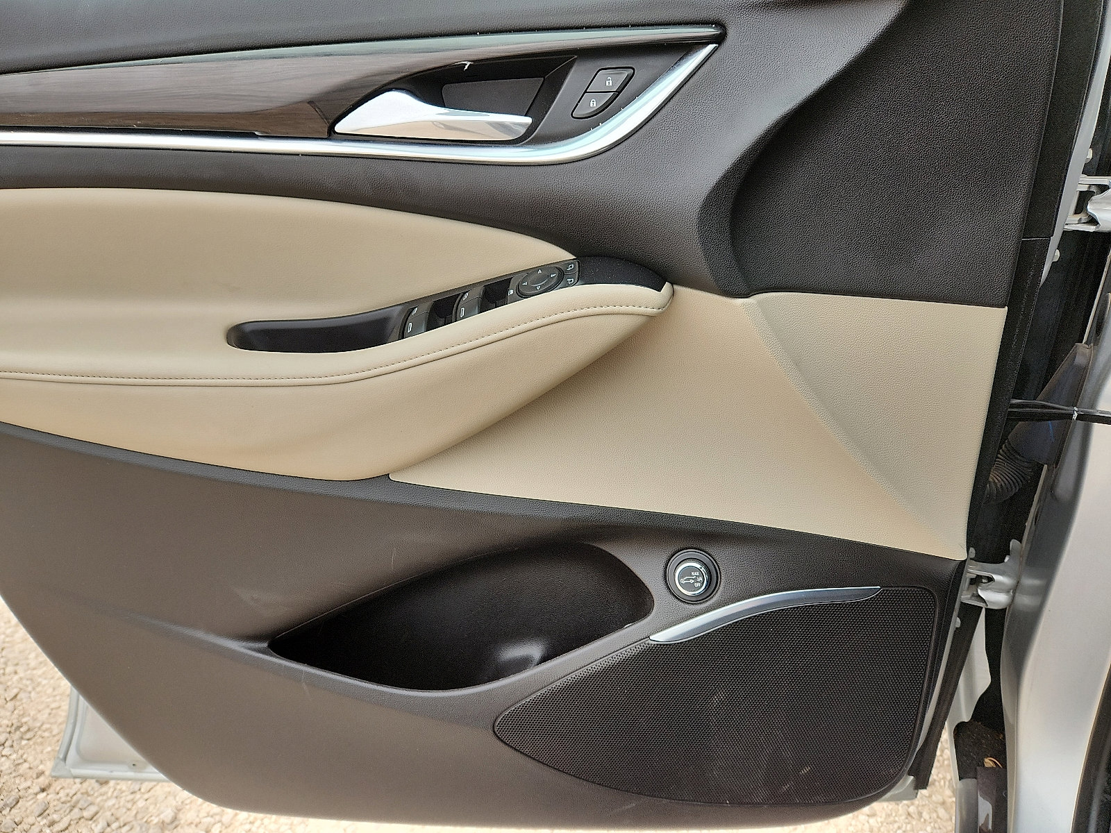 Used 2018 Buick Enclave Essence FWD image 13