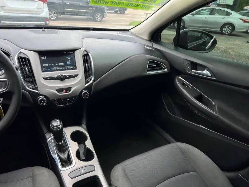 Used 2018 Chevrolet Cruze LS image 16