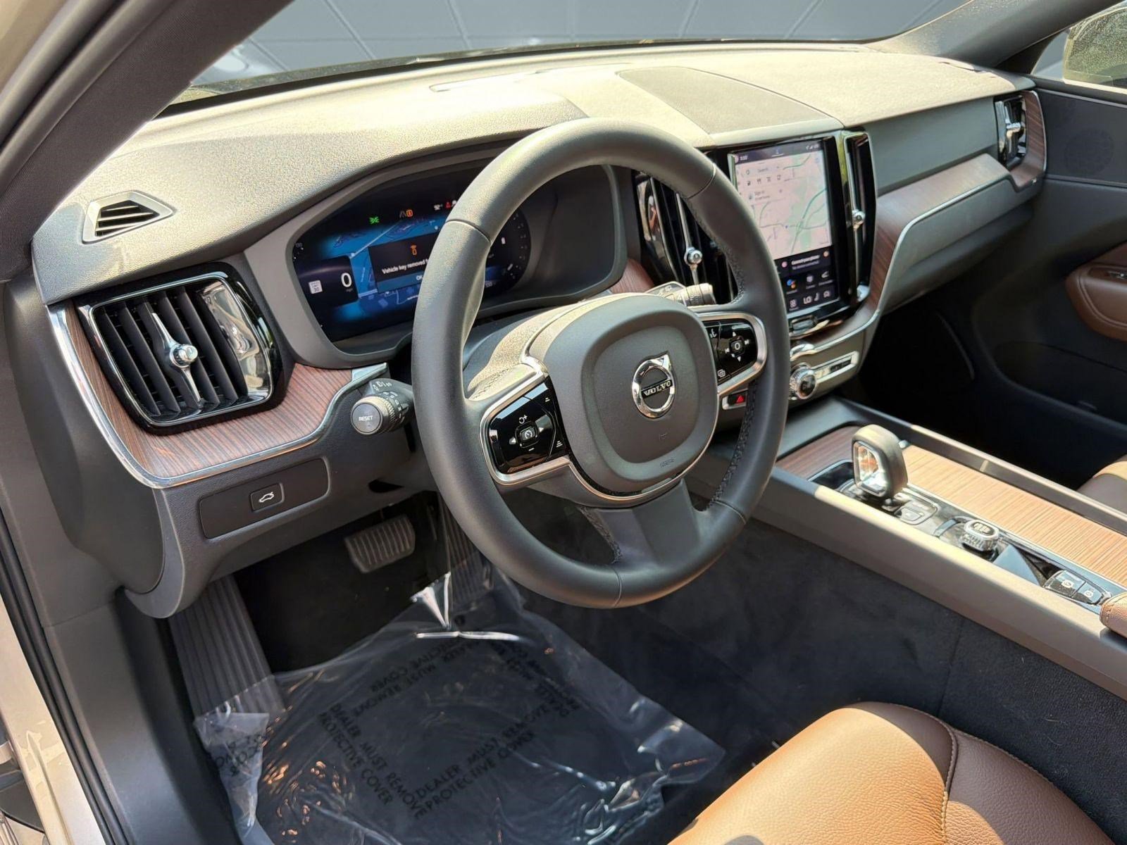 Certified 2024 Volvo XC60 B5 Plus w/ Climate Package AWD/4WD image 4