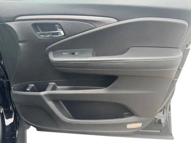 Used 2023 Honda Ridgeline RTL-E image 16