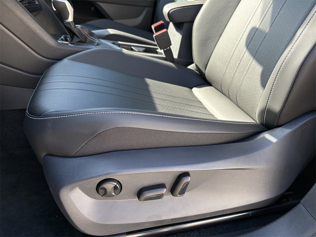 Certified 2024 Volkswagen Tiguan SE image 13