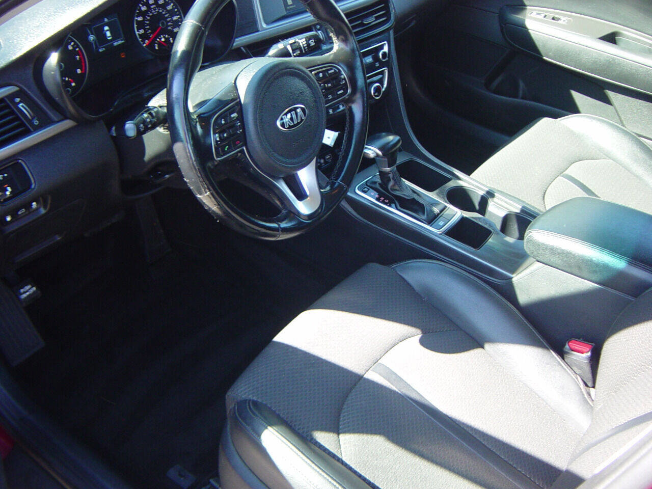 Used 2018 Kia Optima S image 7