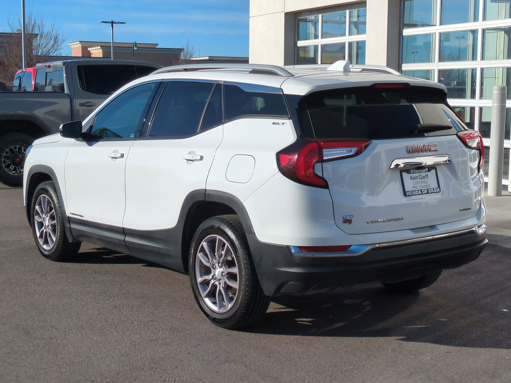 Used 2023 GMC Terrain SLT image 9