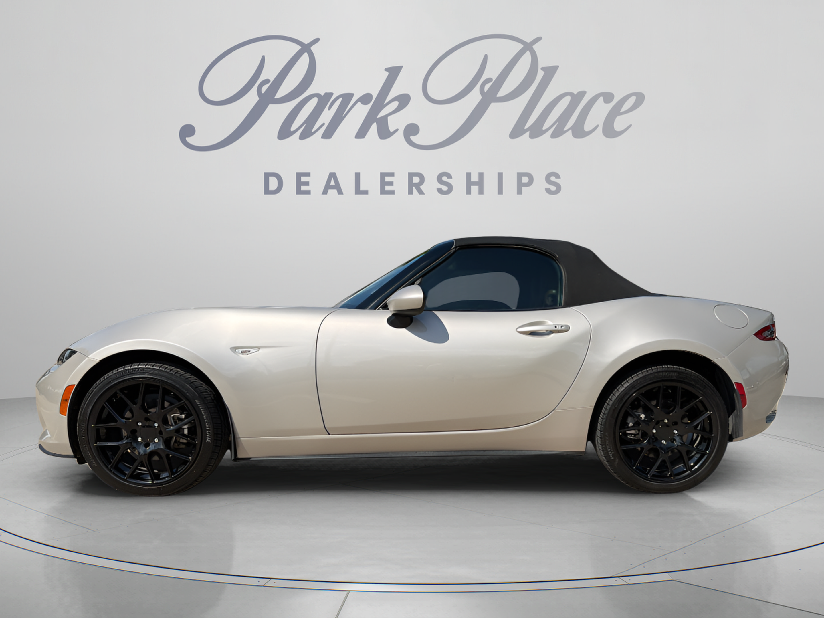Used 2023 MAZDA MX-5 Miata Grand Touring RWD image 2