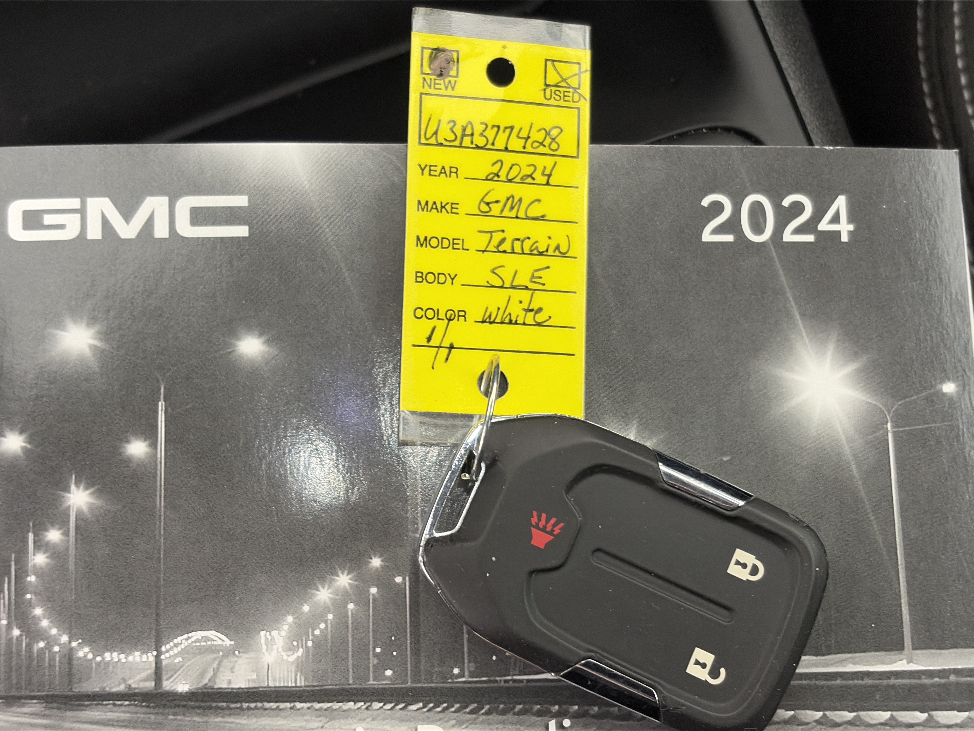 Used 2024 GMC Terrain SLE AWD/4WD image 33