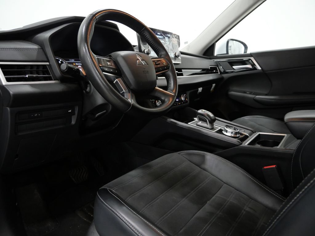 Used 2024 Mitsubishi Outlander SE AWD/4WD image 11