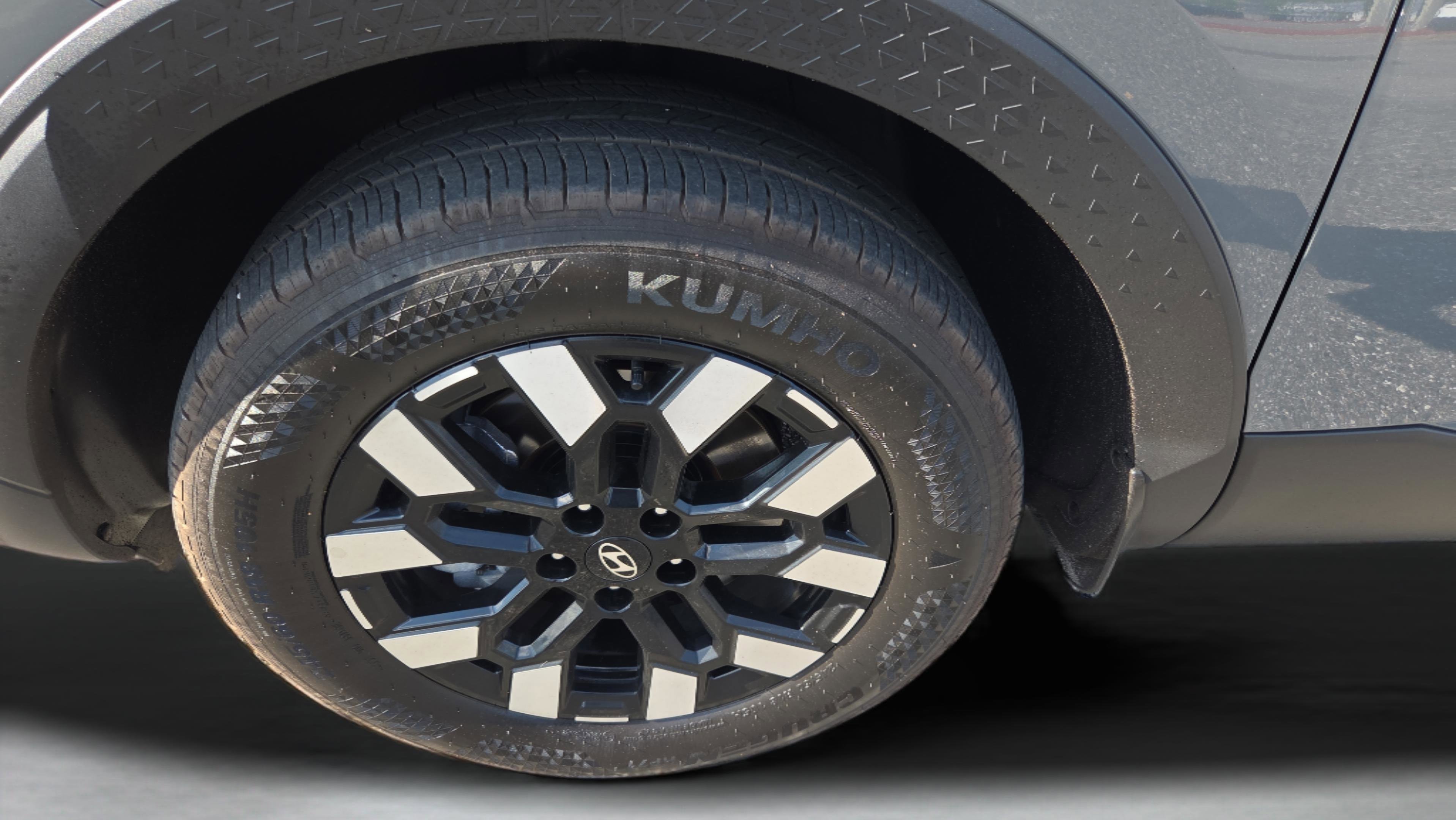 Used 2025 Hyundai Santa Cruz SEL image 9