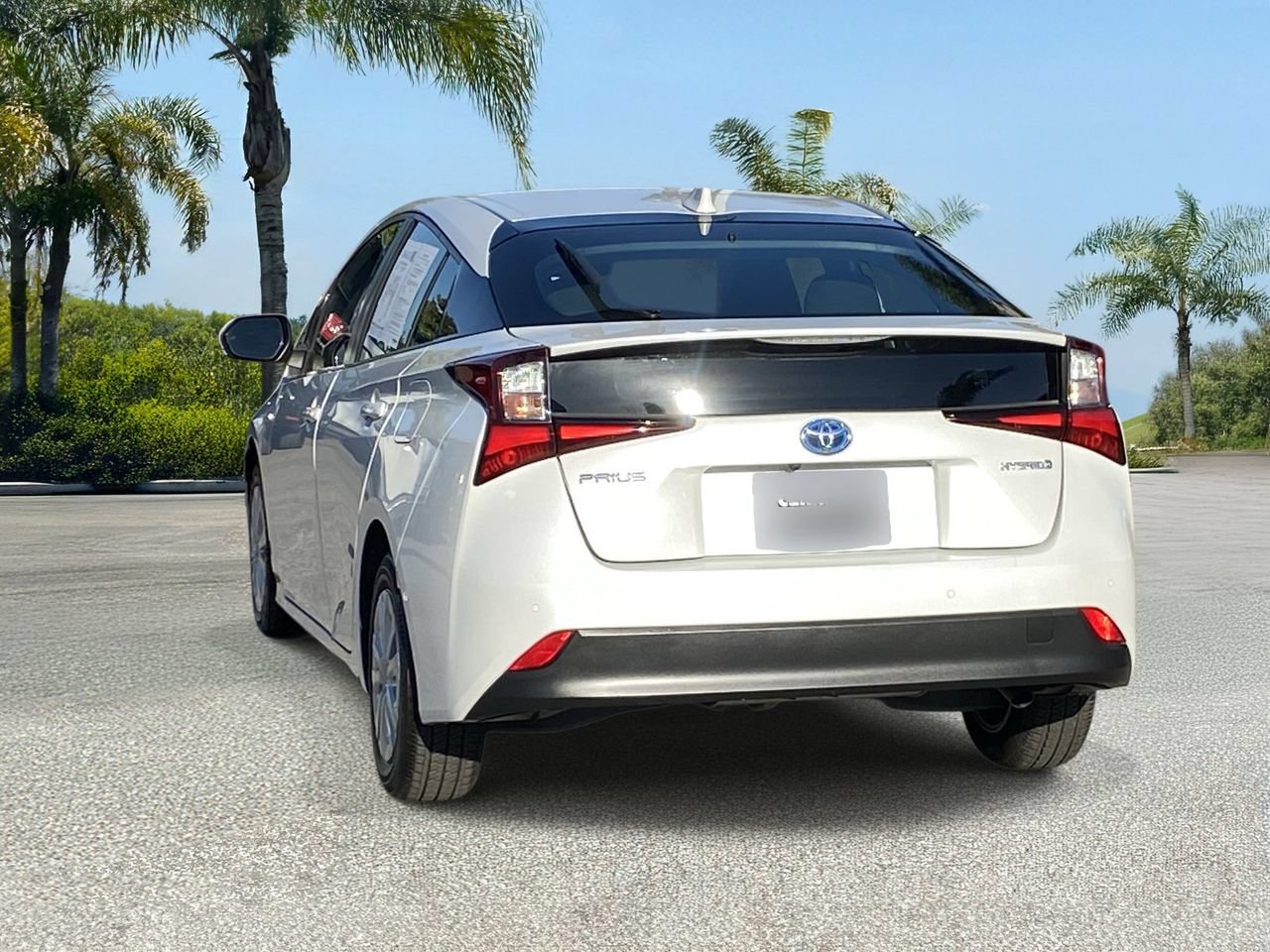 Used 2021 Toyota Prius LE w/ Carpet Mat Package (TMS) FWD image 4