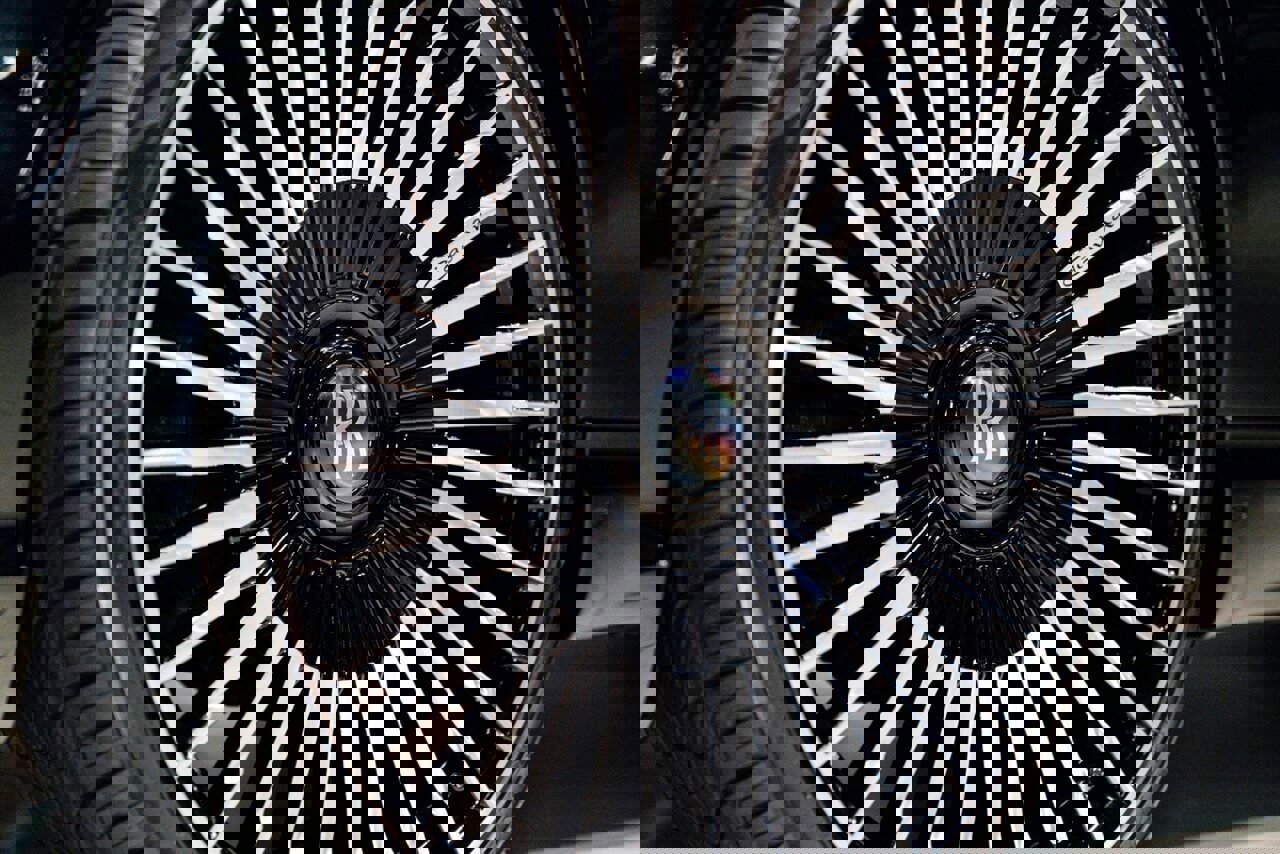 Used 2015 Rolls-Royce Phantom Drophead Coupe image 26