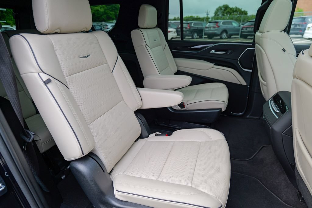 Used 2023 Cadillac Escalade ESV Sport w/ Touring Package AWD/4WD image 34