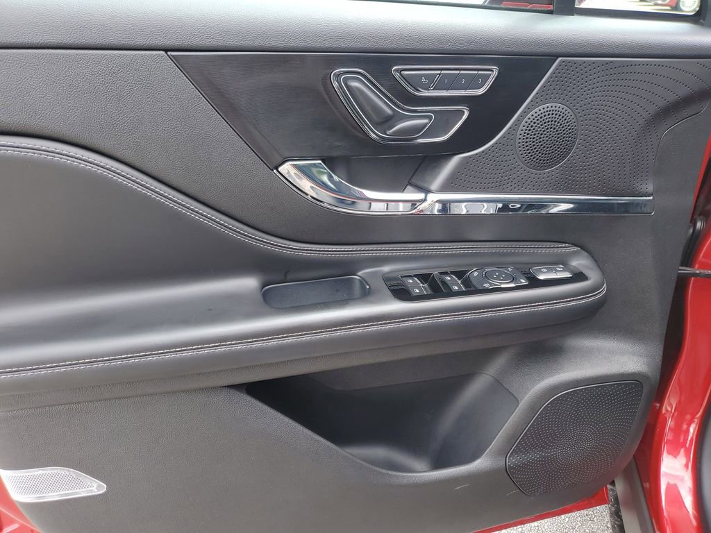 Used 2023 Lincoln Corsair Reserve image 18