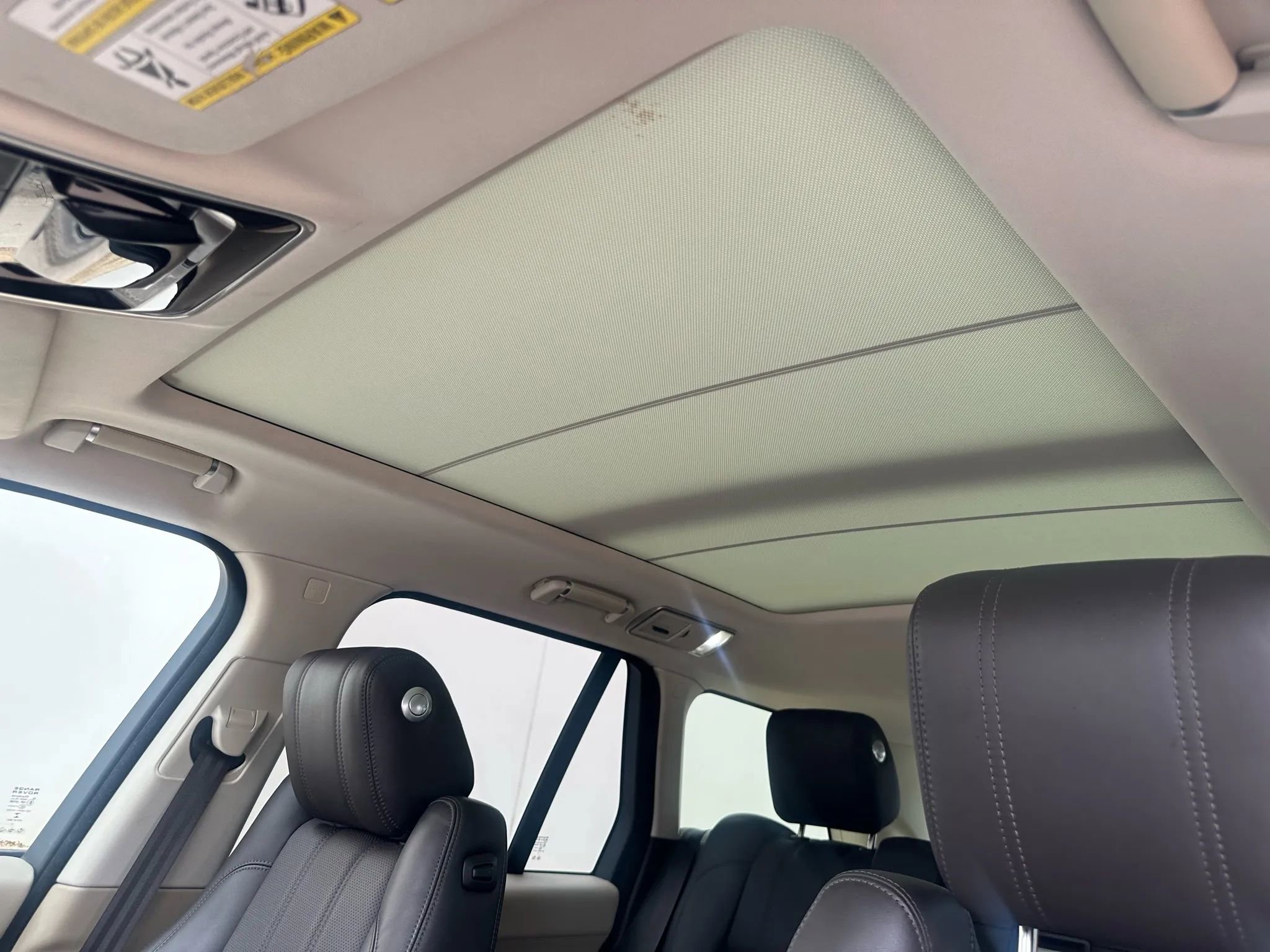 Used 2017 Land Rover Range Rover HSE image 16