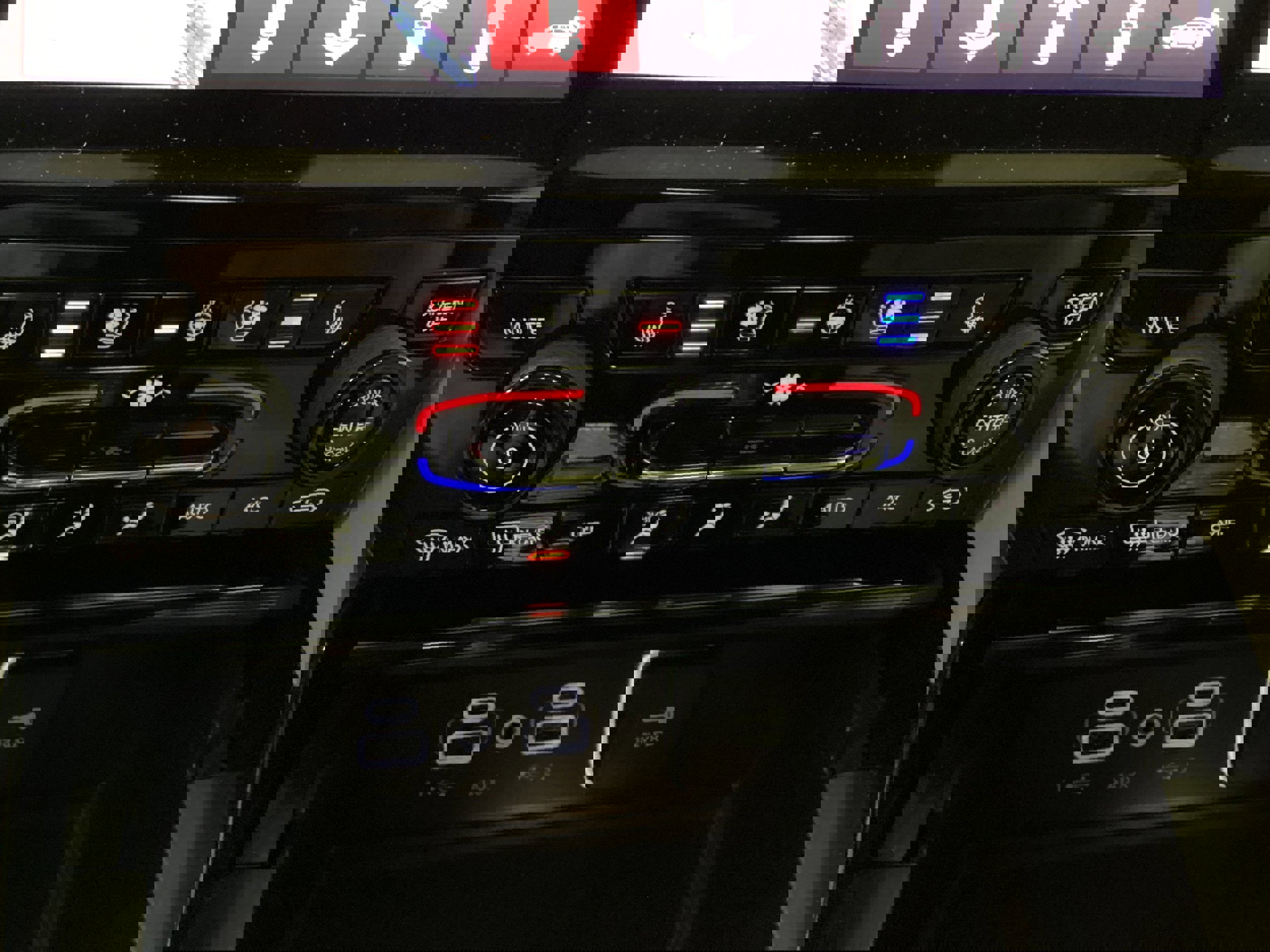 Used 2023 Jeep Grand Cherokee Overland w/ Adv Protech Group III image 31