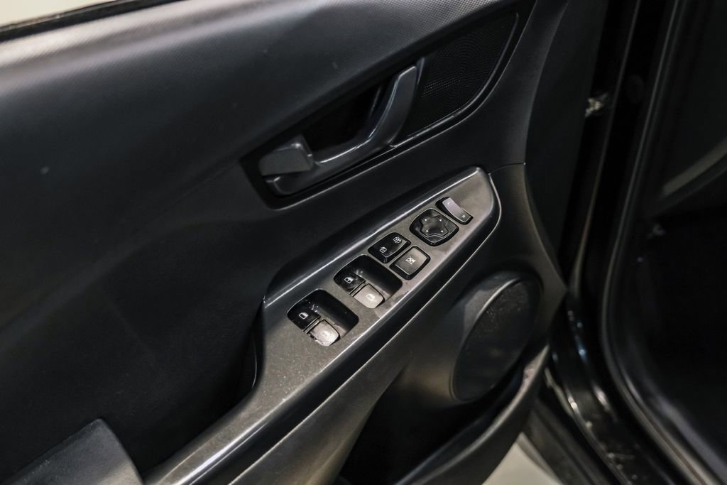 Used 2022 Hyundai Kona SEL FWD image 40