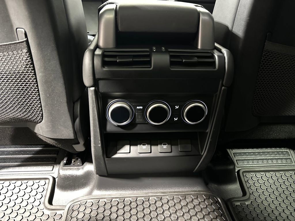 Used 2024 Land Rover Defender 110 X-Dynamic SE image 16
