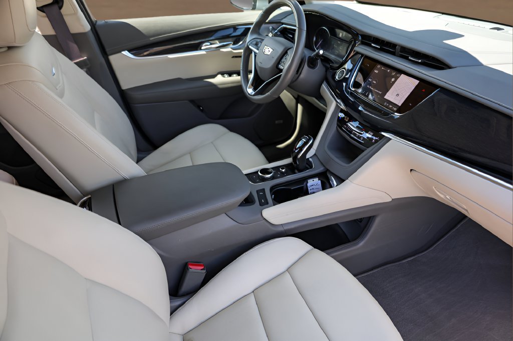 Certified 2025 Cadillac XT6 Premium Luxury FWD image 31