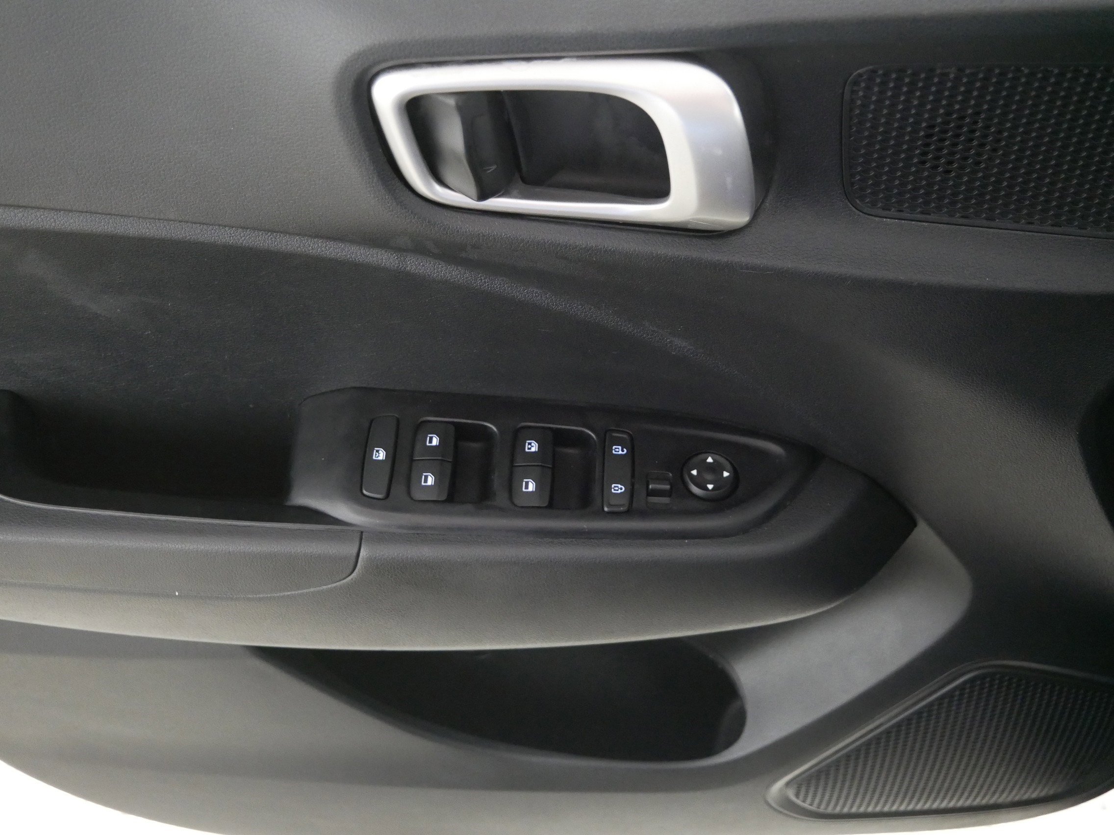 Used 2024 Hyundai Venue SEL image 19