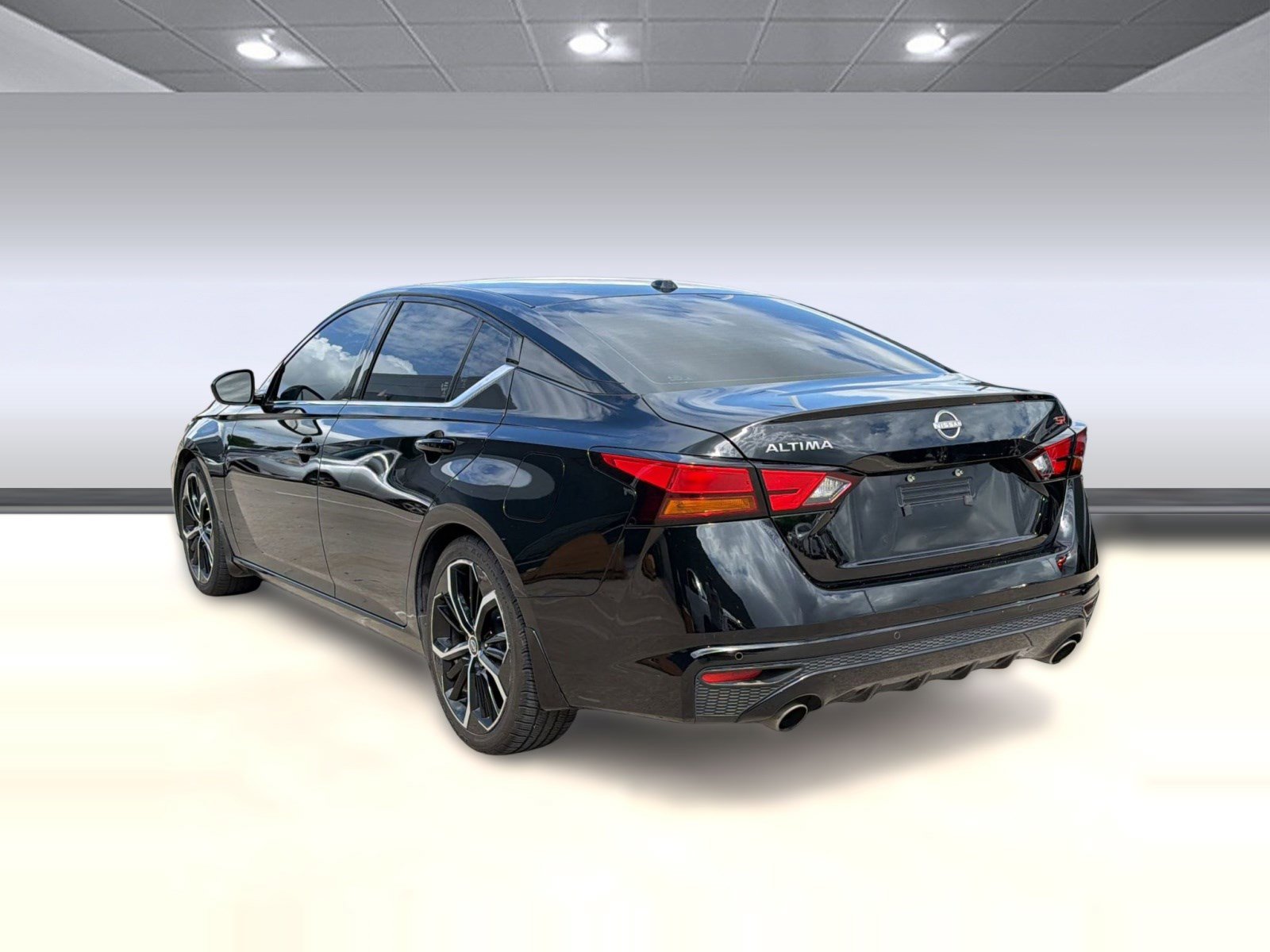 Used 2024 Nissan Altima 2.5 SR image 3