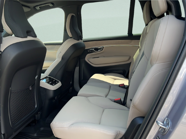 New 2026 Volvo XC90 B6 Plus w/ Protection Package Premier AWD/4WD image 12