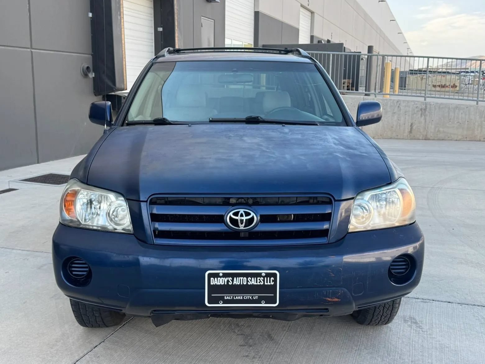 Used 2005 Toyota Highlander 2WD V6 w/ 3rd Row image 8