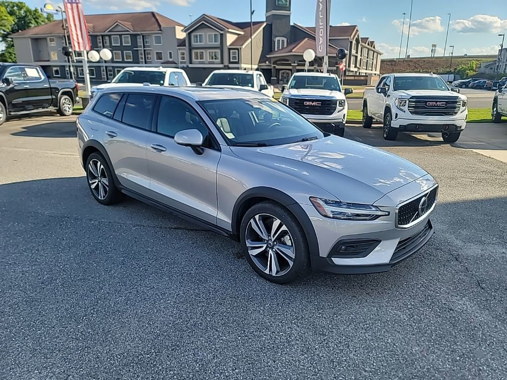 Used 2025 Volvo V60 B5 Cross Country Plus