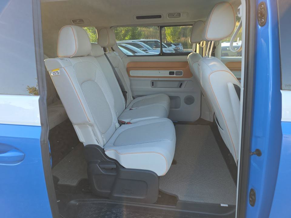 Used 2025 Volkswagen ID. Buzz Pro S Plus RWD image 7
