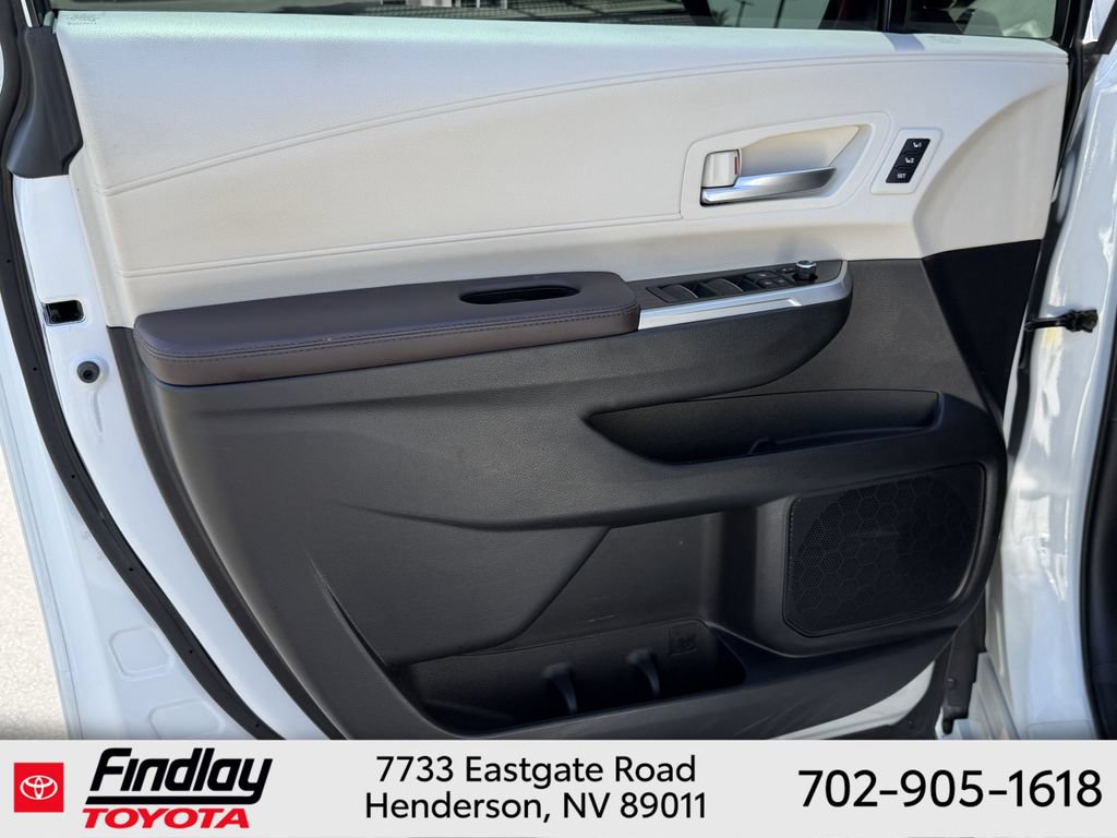 Certified 2024 Toyota Sienna Platinum AWD/4WD image 18