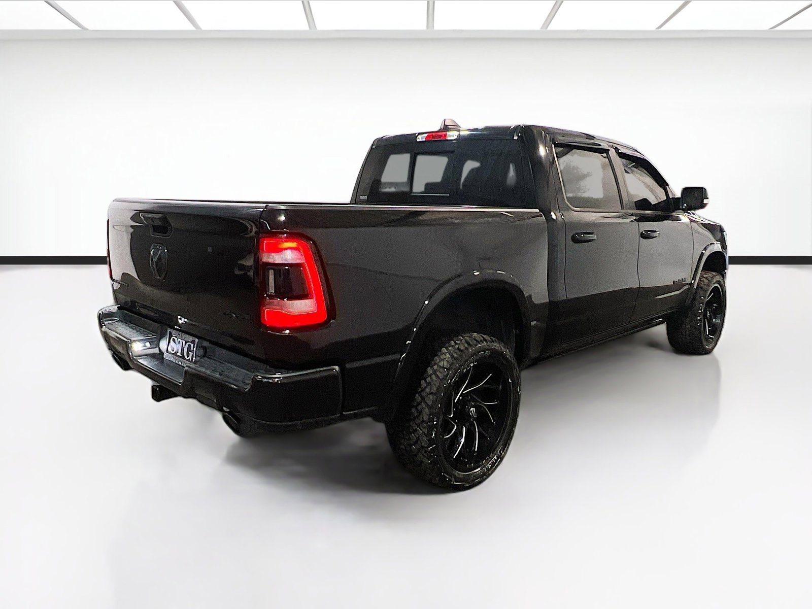 Used 2020 RAM 1500 Limited w/ Black Appearance Package image 4