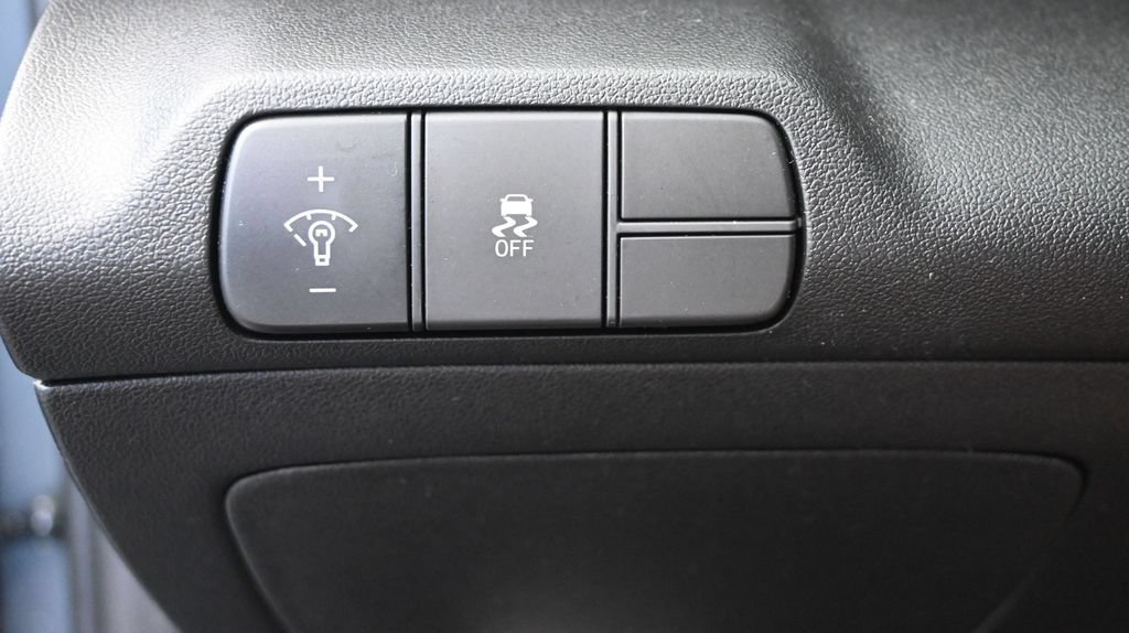 Certified 2025 Hyundai Elantra Sport FWD image 28